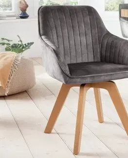 Luxusní jídelní židle Estila Skandinávské otočné moderní sametové jídelní křeslo Caballet s opěrkami na ruce a potahem šedé barvy 84cm