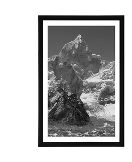 Černobílé Plakát s paspartou nádherný vrchol hory v černobílém provedení