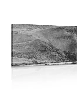 Černobílé obrazy Obraz ikonický vodopád na Islandu v černobílém provedení