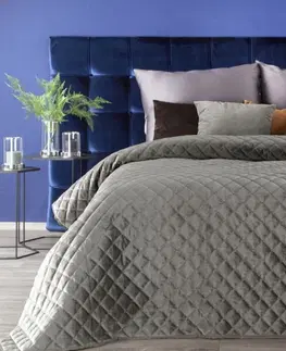 Jednobarevné přehozy na postel Béžový sametový přehoz na postel s prošíváním