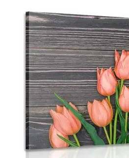 Obrazy květů Obraz očarující oranžové tulipány na dřevěném podklade
