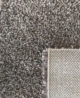 Koberce SHAGGY Moderní huňatý koberec v hnědé barvě