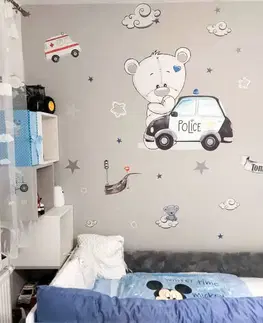Samolepky na zeď Samolepky na zeď pro kluky - Medvídek s policejním autem