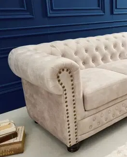 Luxusní a designové sedačky Estila Chesterfield sedačka Contessa do obývacího pokoje ve světlé barvě šampaňského s dřevěnými nožičkami 200cm