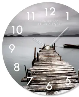 Nástěnné hodiny Kulaté skleněné hodiny 30 cm s motivem dřevěného mostu