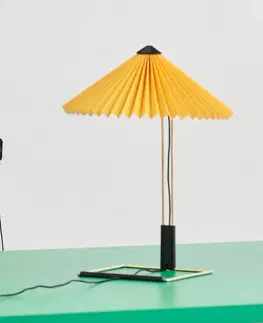 Stolní lampy na noční stolek HAY HAY Matin 300 LED stolní lampa plisovaná, žlutá