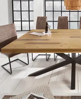 Designové a luxusní jídelní stoly Estila Industriální jídelní stůl Comedor z masivního dřeva v hnědé barvě s černými kovovými obdélníkovými nožičkami 200 cm