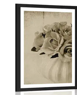 Černobílé Plakát s paspartou růže ve váze v sépiovém provedení
