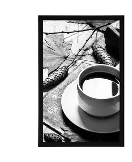 Černobílé Plakát šálek kávy v podzimním nádechu v černobílém provedení