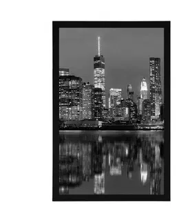 Černobílé Plakát odraz Manhattanu ve vodě v černobílém provedení