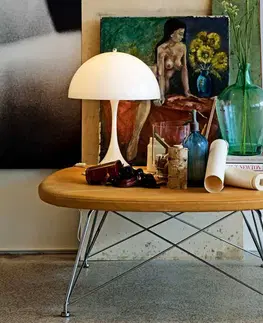 Stolní lampy na noční stolek Louis Poulsen Louis Poulsen Panthella - designová stolní lampa
