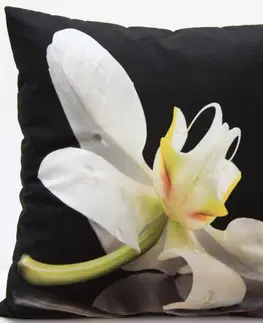 POLŠTÁŘE A POVLEČENÍ Kvalitní povlak na polštář s motivem bílého květu