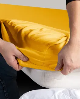 Prostěradla Bavlněné jersey prostěradlo s gumou DecoKing Amber žluté, velikost 180-200x200+30