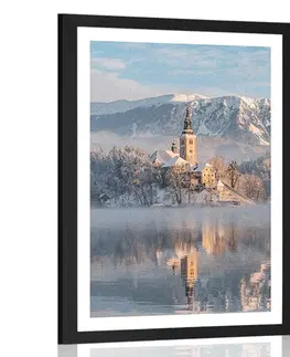 Příroda Plakát s paspartou kostel u jezera Bled ve Slovinsku