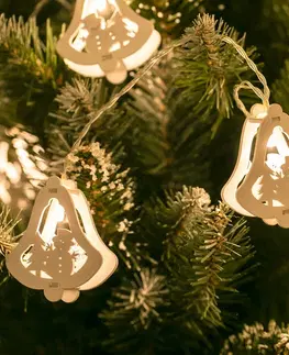 Vánoční řetězy a lamety DecoKing Vánoční světelný řetěz CRALA s dřevěným zvonečkem bílý