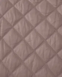 Jednobarevné přehozy na postel Růžový přehoz na postel s módním prošíváním