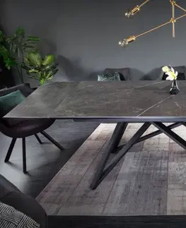 Designové a luxusní jídelní stoly Estila Moderní rozkládací keramický jídelní stůl Epinal v tmavě šedé grafitové barvě s kovovou konstrukcí 260cm