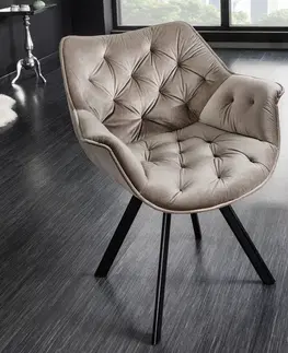 Luxusní jídelní židle Estila Designová otočná židle Hetty se sametovým potahem v šampaňské béžové barvě s ozdobným prošíváním ve stylu chesterfield 67 cm