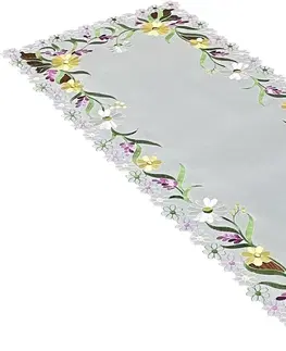 Dekorační ubrusy Šedý ubrus s jemnou výšivkou jarních květin