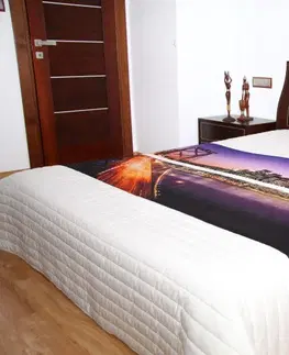Přehozy na postel 3D s barevným potiskem Přehoz na postel s motivem Brooklin Bridge na fialovém podkladu