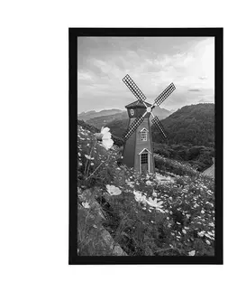 Příroda Plakát louka u kouzelného mlýna v černobílém provedení