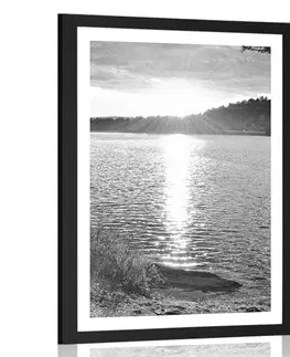 Příroda Plakát s paspartou západ slunce nad jezerem v černobílém provedení