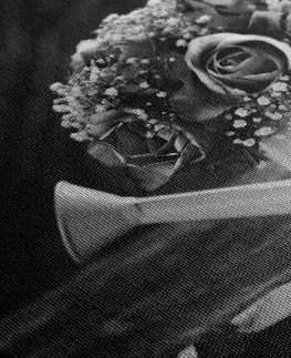 Černobílé obrazy Obraz růže v konve v černobílém provedení