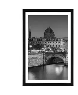 Černobílé Plakát s paspartou oslňující panorama Paříže v černobílém provedení