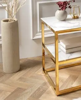 Designové a luxusní noční stolky Estila Moderní noční stolek Gold Marbleux z bezpečnostního skla s bílým mramorovým vzhledem s kovovou podstavou zlatá 50cm