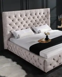 Luxusní a stylové postele Estila Luxusní chesterfield manželská postel Kreon se světlým sametovým potahem v barvě šampaňského 180x200cm