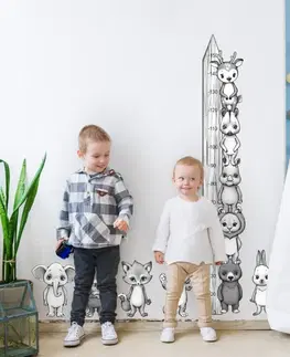 Samolepky na zeď Samolepky do dětského pokoje - Šedé zvířátka s dětským metrem (150 cm)