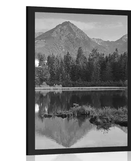 Černobílé Plakát nádherné panorama hor u jezera v černobílém provedení