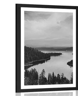 Černobílé Plakát s paspartou jezero při západu slunce v černobílém provedení