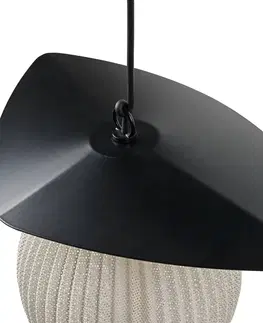 Venkovní designová světla GUBI Venkovní závěsné svítidlo GUBI Satellite, 57x36 cm, černá/krémově bílá