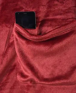 Přikrývky Deka s rukávy DecoKing Lazy tmavě červená, velikost 150x180