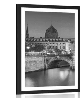 Černobílé Plakát s paspartou oslňující panorama Paříže v černobílém provedení