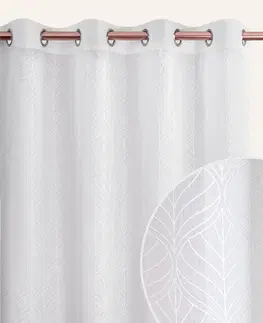 Záclony Záclona La Rossa bílá se stříbrnými průchodkami 140 x 240 cm