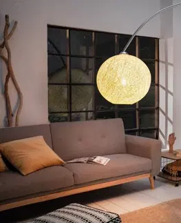 Designové a luxusní stojící lampy Estila Moderní stojací lampa Lewis s pleteným stínítkem bílé barvy 205cm