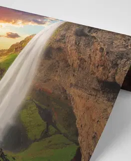 Samolepící tapety Samolepící fototapeta majestátní vodopád na Islandu