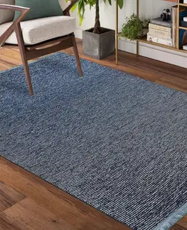 Moderní koberce Kvalitní modrý koberec do obývacího pokoje