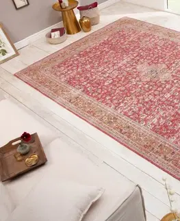 Designové a luxusní koberce Estila Orientální koberec Adassil červené barvě s ornamentálním zdobením 350 cm