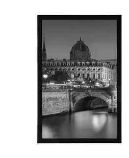 Černobílé Plakát oslňující panorama Paříže v černobílém provedení