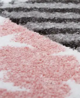 Dětské koberce Vzorovaný růžový kulatý koberec do dětského pokoje