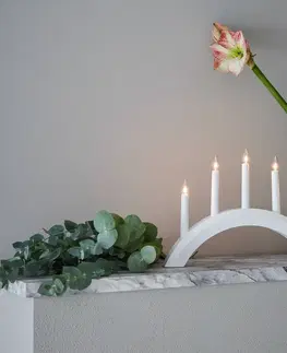 Svícny Markslöjd Svíčkový lustr Avento ze dřeva, pět zdrojů, bílá