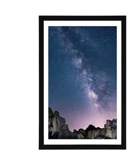 Vesmír a hvězdy Plakát s paspartou hvězdná obloha nad skalami