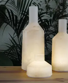 Venkovní dekorativní svítidla Carpyen Dekorativní stolní lampa LED Alabast, dobíjecí baterie, IP65, výška 39 cm