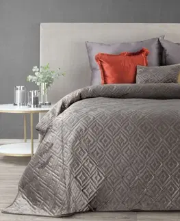 Jednobarevné přehozy na postel Béžový prošívaný přehoz s geometrickým motivem