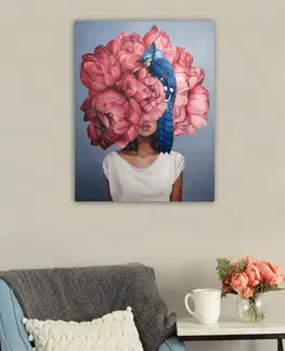 Obrazy Wallity Obraz WOMAN WITH PEONY 50x70 cm růžový