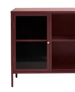 Komody Furniria Designová komoda Hazina 132 cm vínová červená