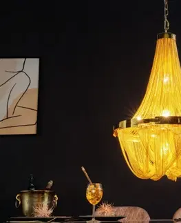 Luxusní a designové lustry Estila Luxusní art deco lustr Odilon v zářivém zlatém provedení z kovu s řetízkovým zdobením